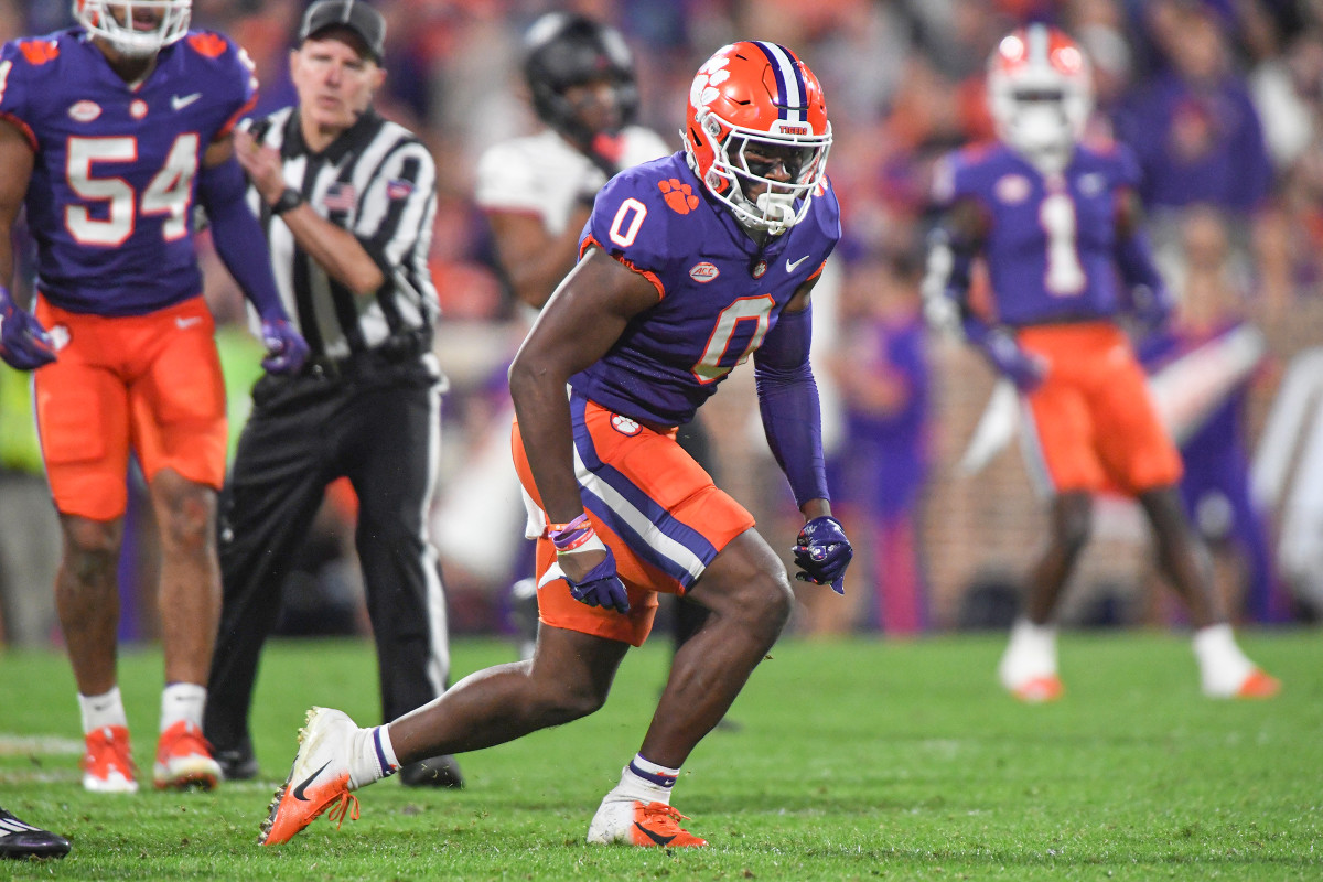 Clemson linebacker Barrett Carter